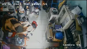 Vợ ông chồng cắm sừng trong của hàng máy tính