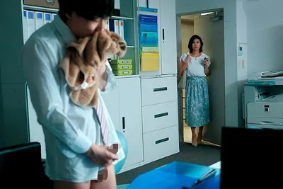 đang thẩm du thì bị vợ của chủ tịch nhìn thấy, nhưng chị ấy thật tâm lý