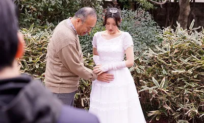 ông chồng quá yếu, người vợ dù yêu nhưng vẫn thường xoạc với bố gã chồng đến có thai