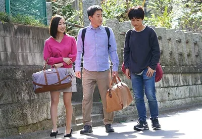 Cậu con trai nện mẹ kế trẻ trong một chuyến đi nghỉ dưỡng gia đình