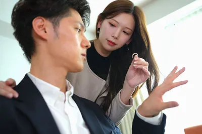 Người vợ đi đi giã ngoại, gã chồng ở nhà bị nhỏ em bà xã gạ quan hệ không trượt phát nào