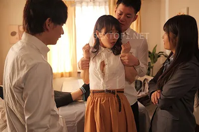 Không ưa má kế, em gái nhỏ gọi bạn học về nhà cưỡng hiếp