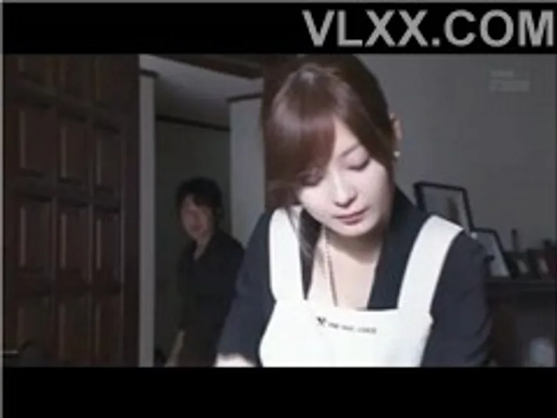 Chồng đi công tác, cô vợ ở nhà bị người yêu của chị gái cưỡng hiếp